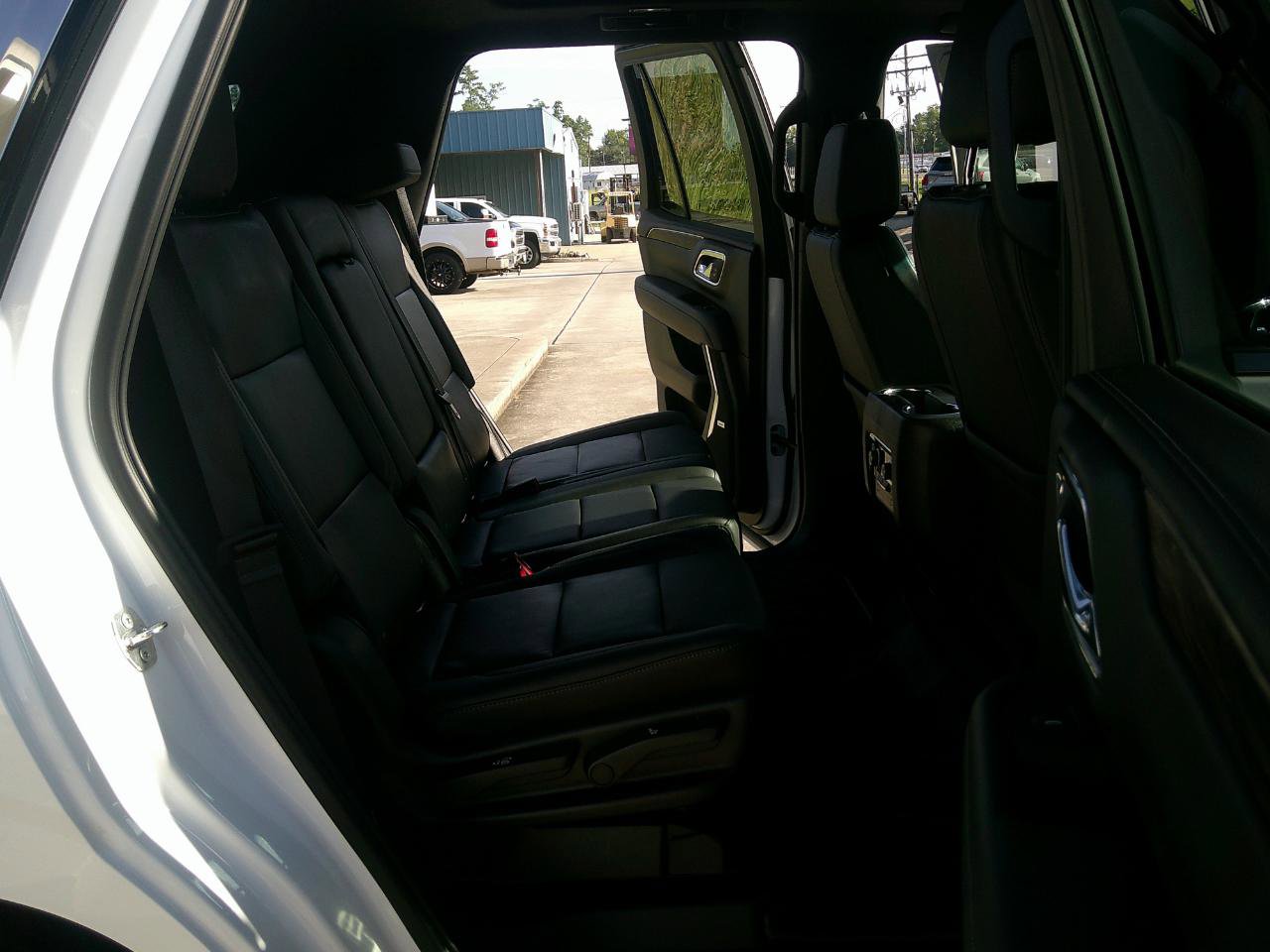 Used 2021 Chevrolet Tahoe LT w/ LT Signature Package RWD image 17