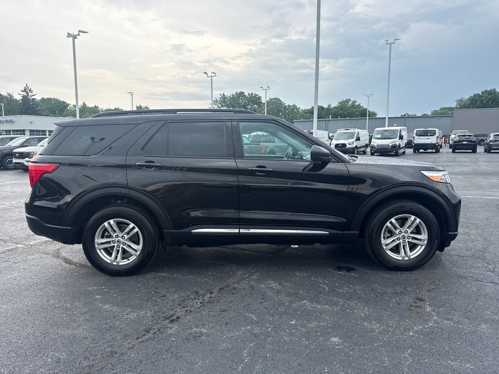 Used 2024 Ford Explorer XLT AWD/4WD image 6