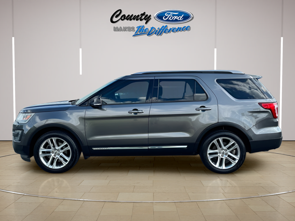 Used 2016 Ford Explorer XLT w/ Equipment Group 201A FWD image 3