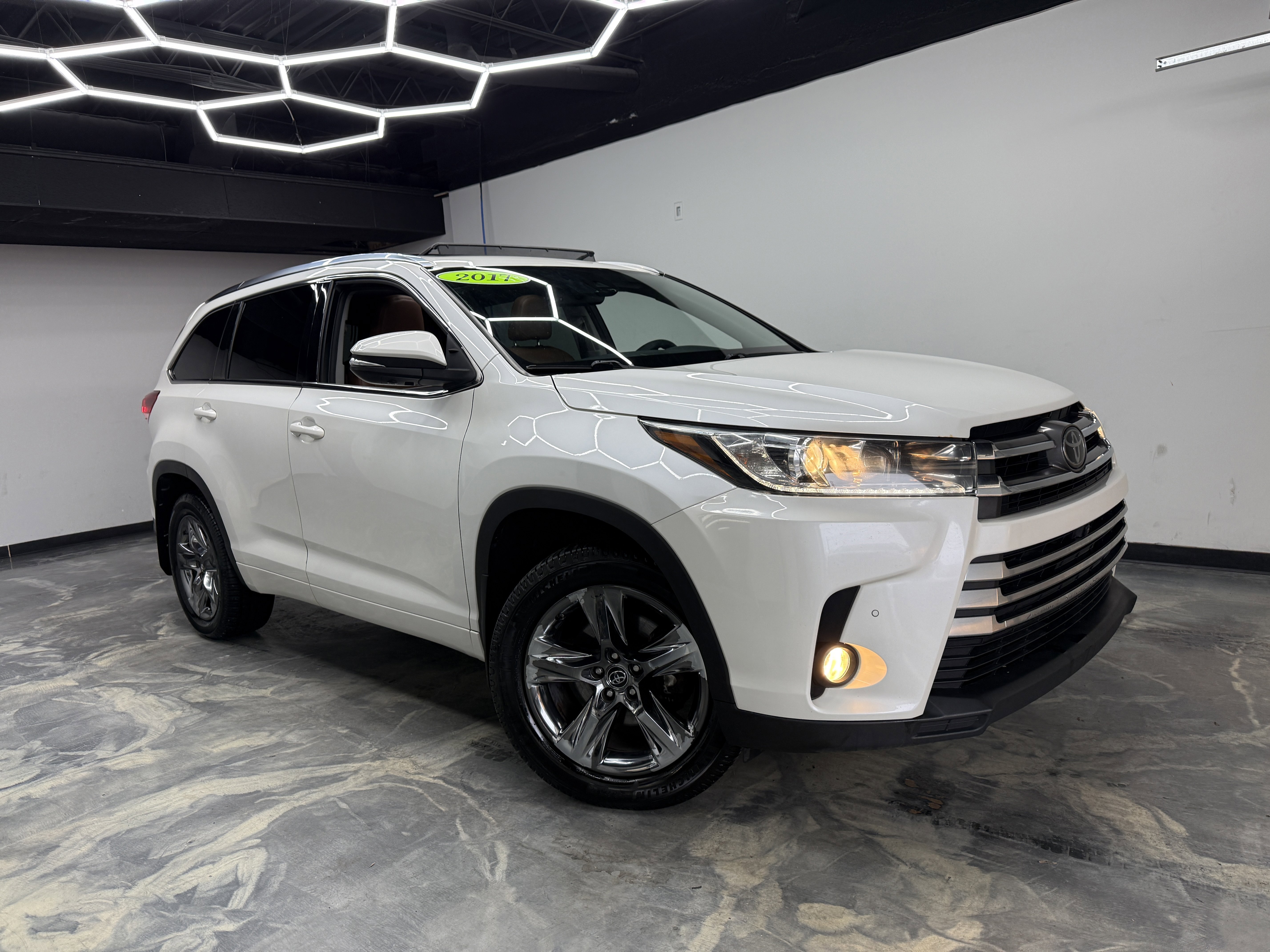 Used 2017 Toyota Highlander Limited image 6