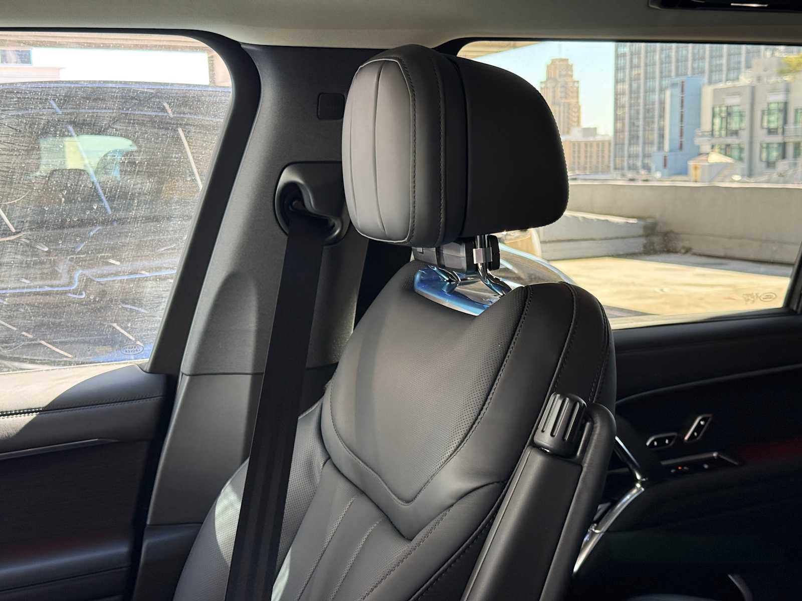 New 2025 Land Rover Range Rover Long Wheelbase SE image 24