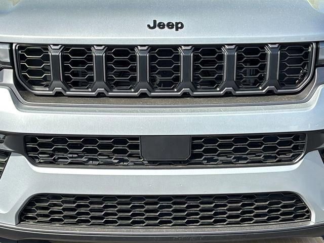 New 2026 Jeep Grand Cherokee L Limited w/ Limited Altitude Package AWD/4WD image 9