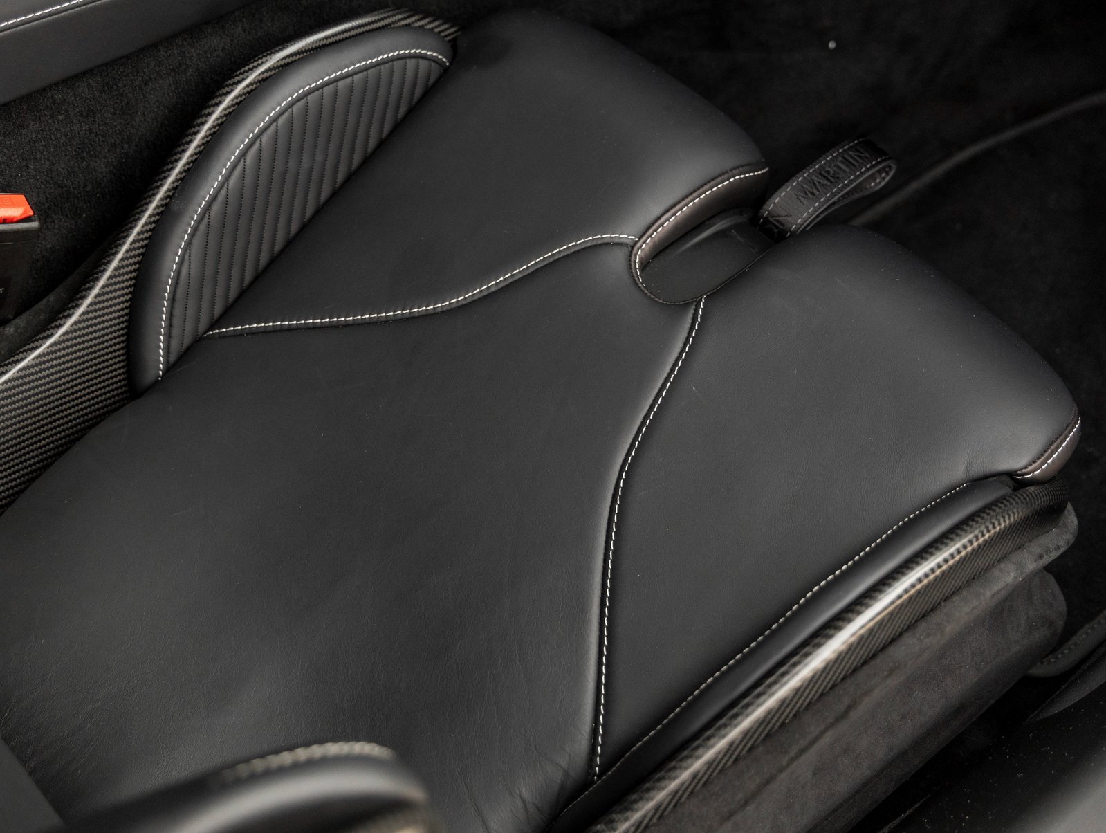 Used 2023 Aston Martin DBS Coupe image 41