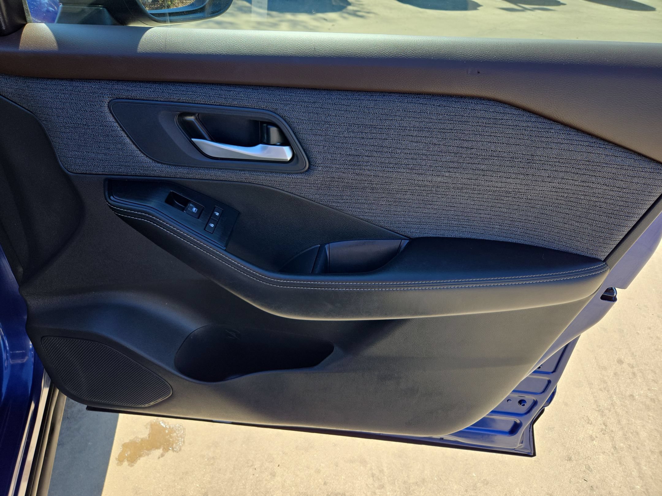 Used 2023 Nissan Rogue SV FWD image 30