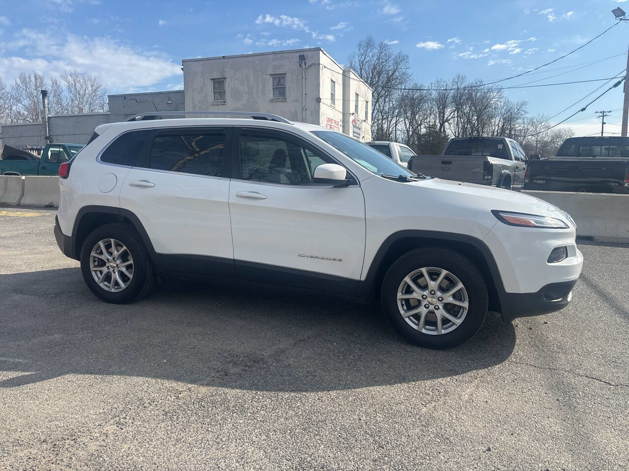 Used 2016 Jeep Cherokee Latitude w/ Cold Weather Group image 9