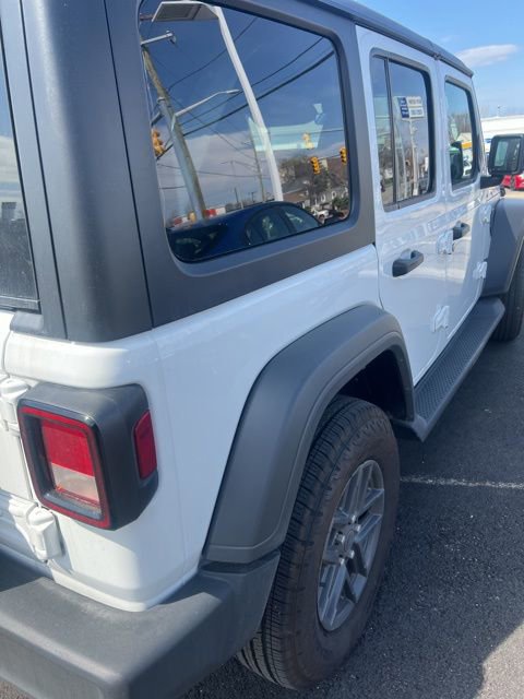Used 2025 Jeep Wrangler Sport S image 8
