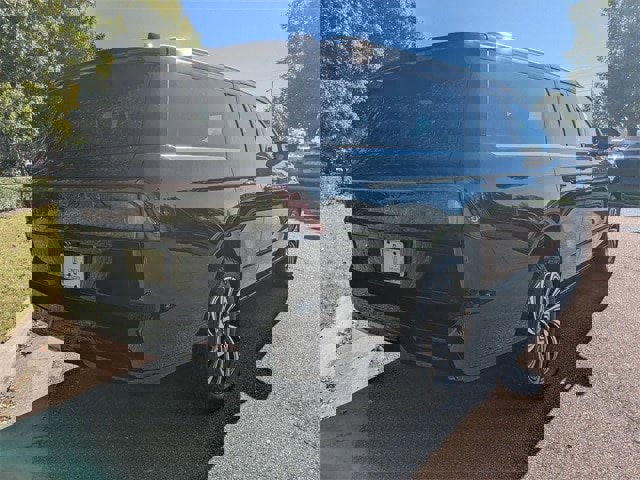 New 2025 Lincoln Navigator Reserve w/ Jet Appearance Package image 3