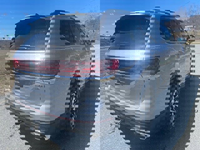 Used 2025 Volkswagen Atlas SE AWD/4WD image 5