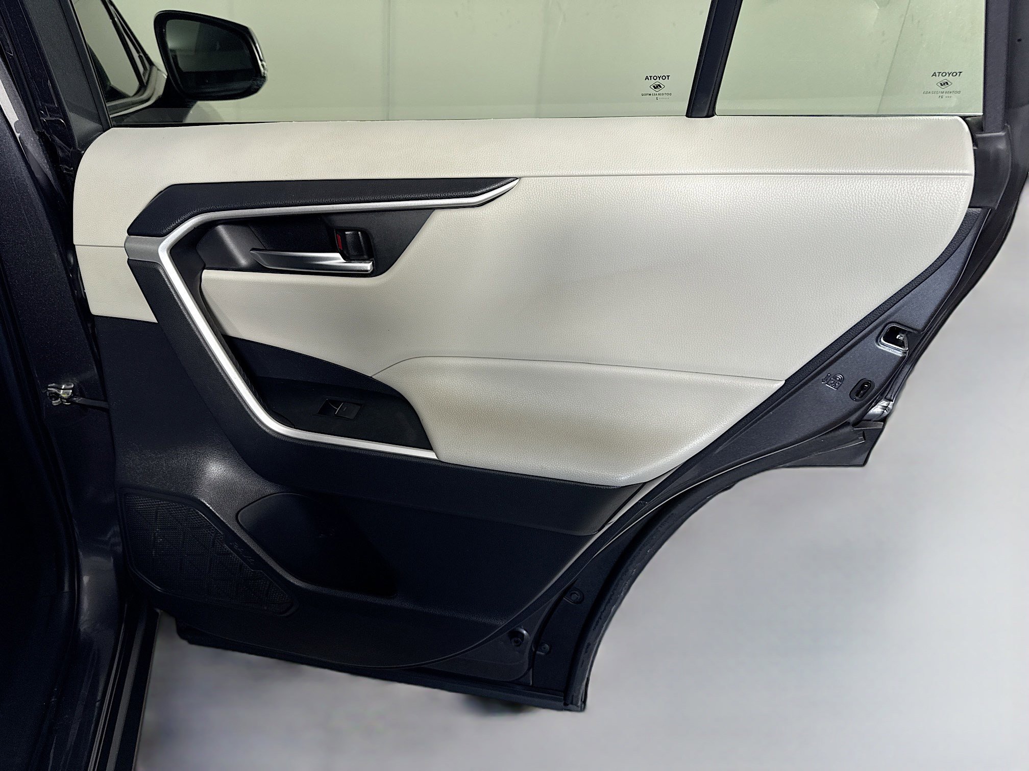 Used 2022 Toyota RAV4 XLE image 28