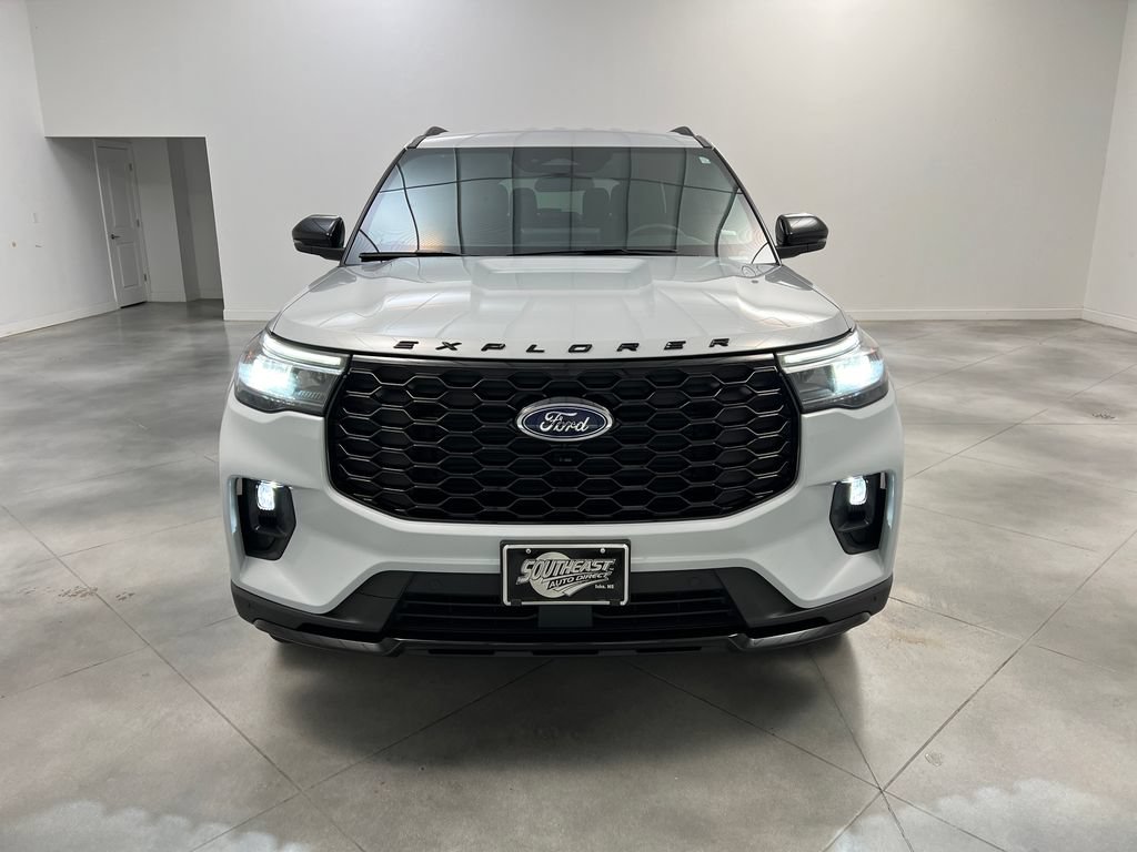 Used 2026 Ford Explorer ST-Line AWD/4WD image 3