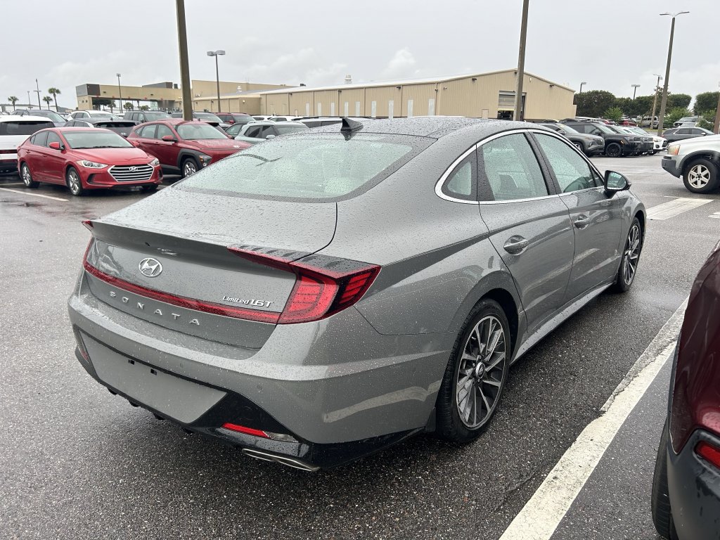 Used 2022 Hyundai Sonata Limited w/ Preferred Accessory Package FWD image 3