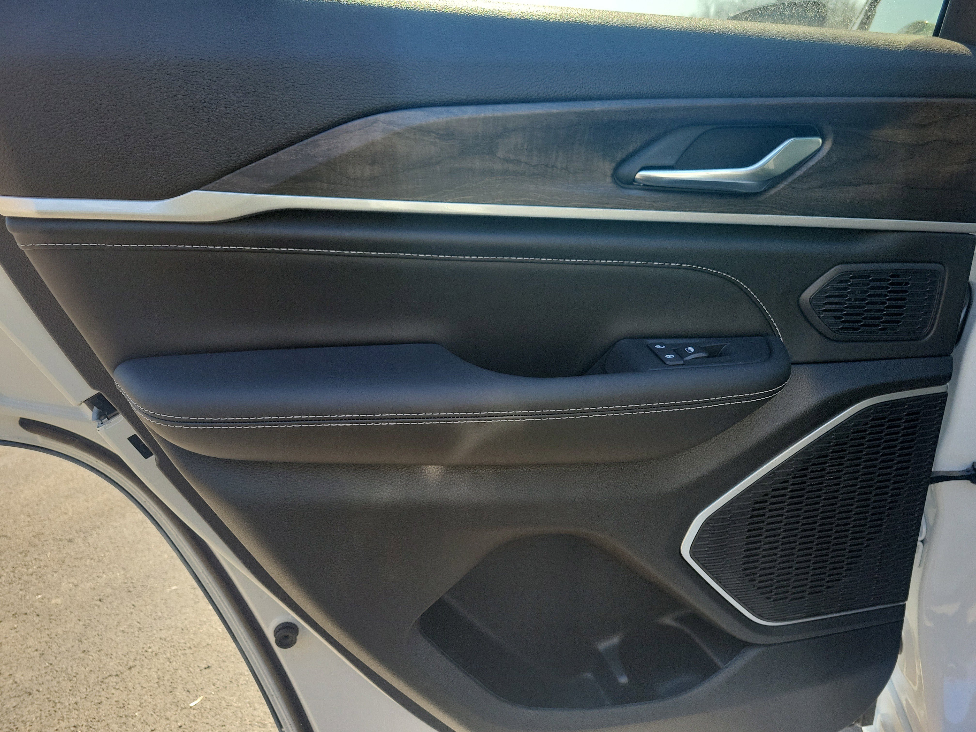 New 2026 Jeep Grand Cherokee Limited Reserve image 28