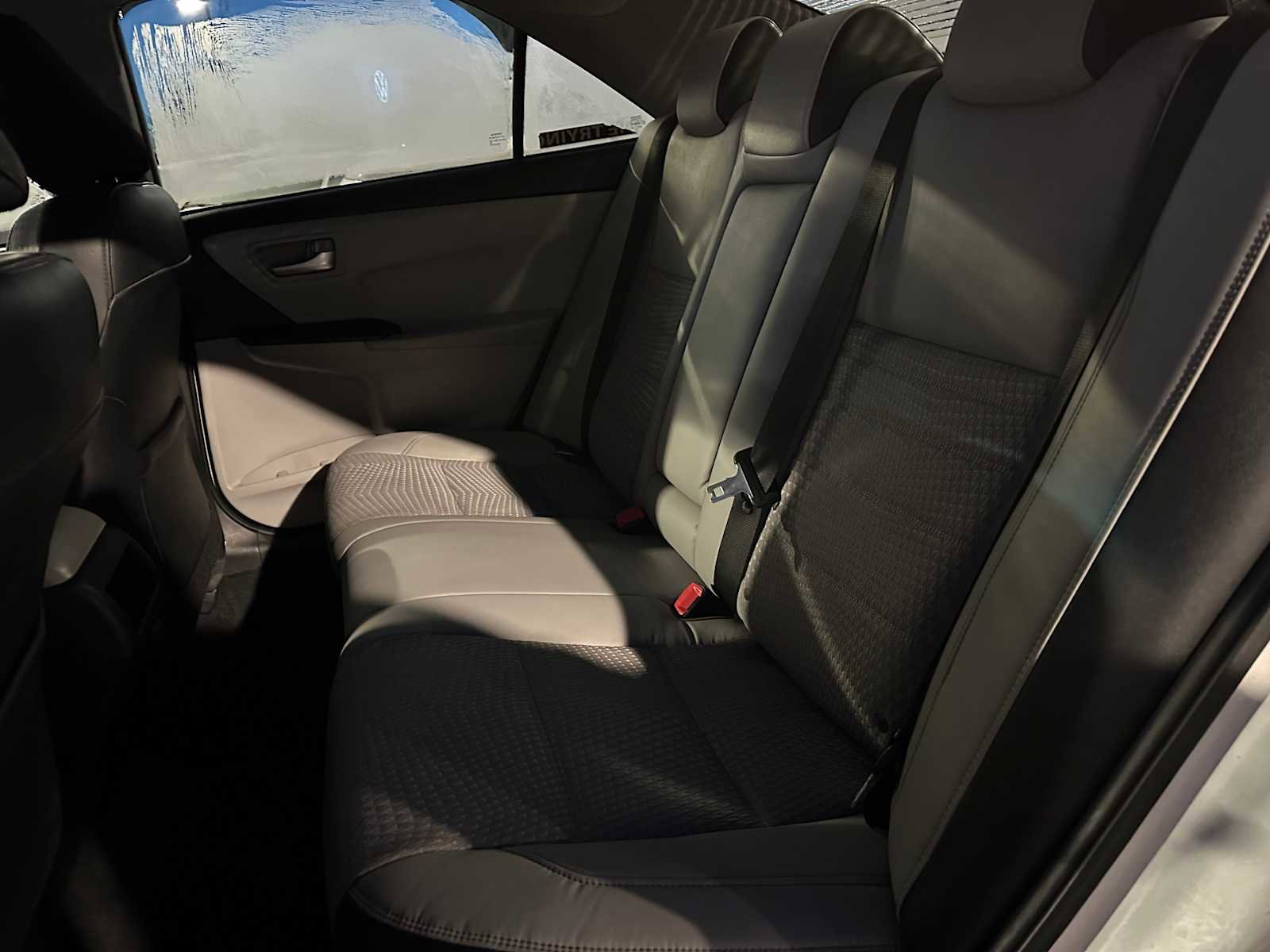 Used 2015 Toyota Camry SE image 18