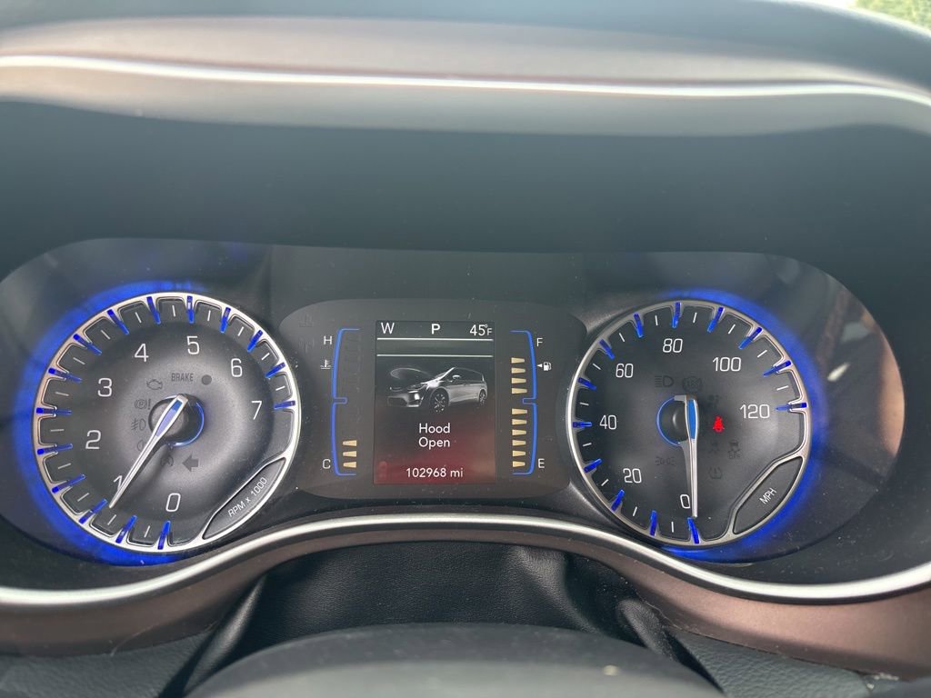Used 2018 Chrysler Pacifica Touring-L FWD image 23