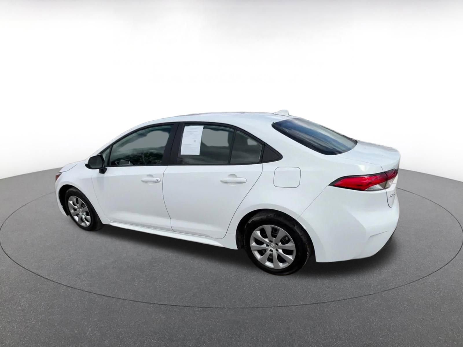 Used 2025 Toyota Corolla LE FWD image 10
