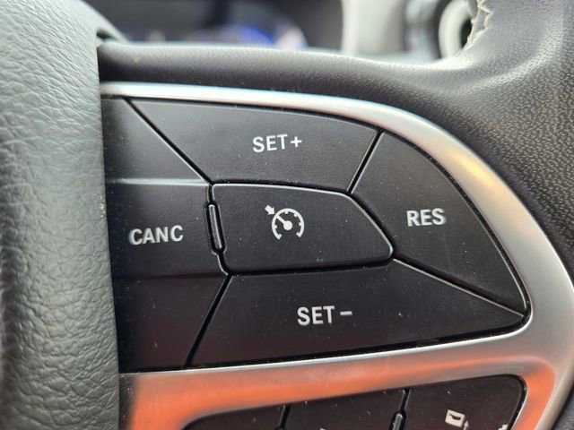 Used 2022 Chrysler Pacifica Touring-L FWD image 17