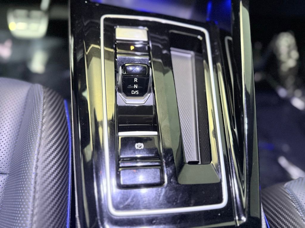 Used 2024 Volkswagen Golf R image 15