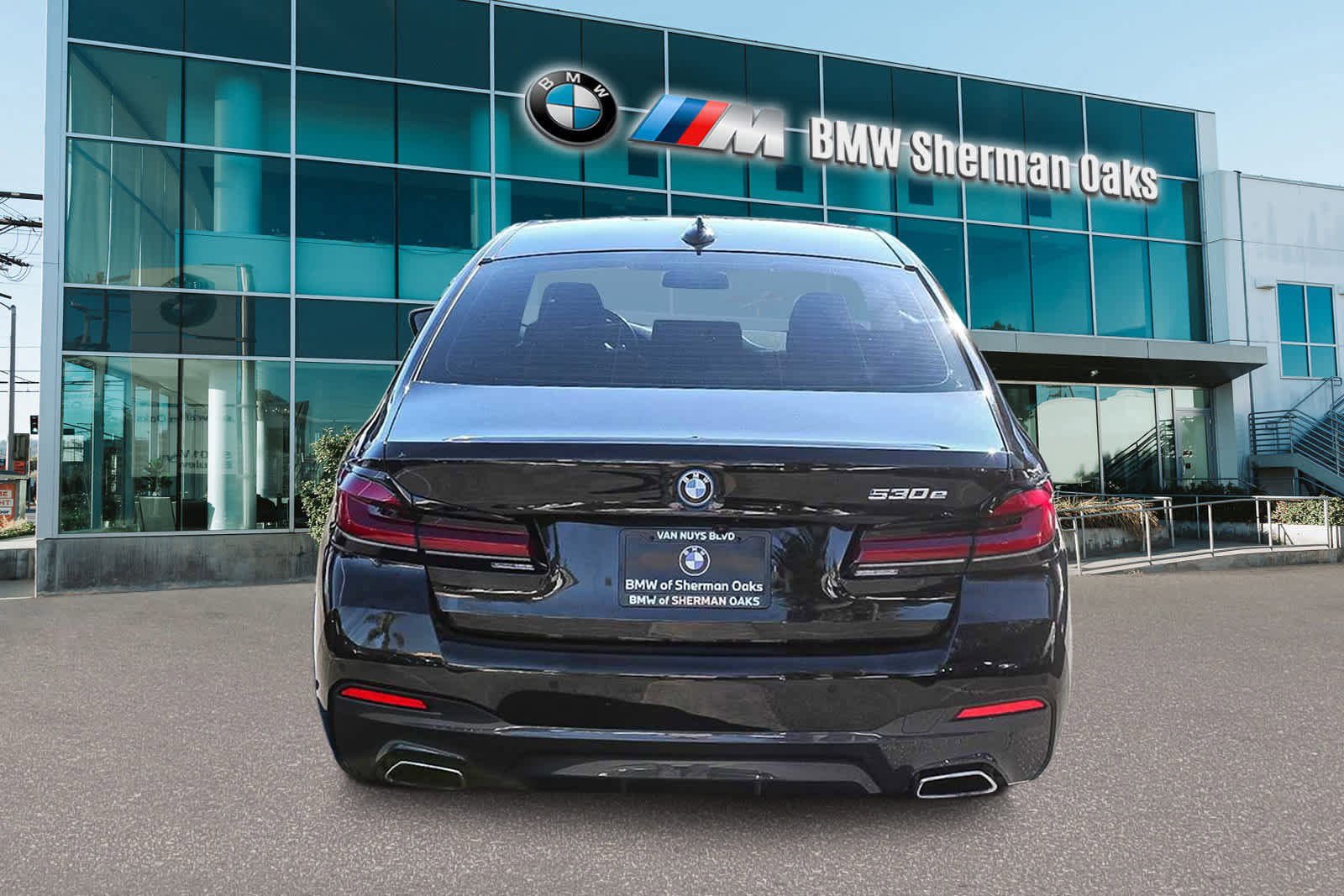 Used 2023 BMW 530e 530e w/ M Sport Package image 5