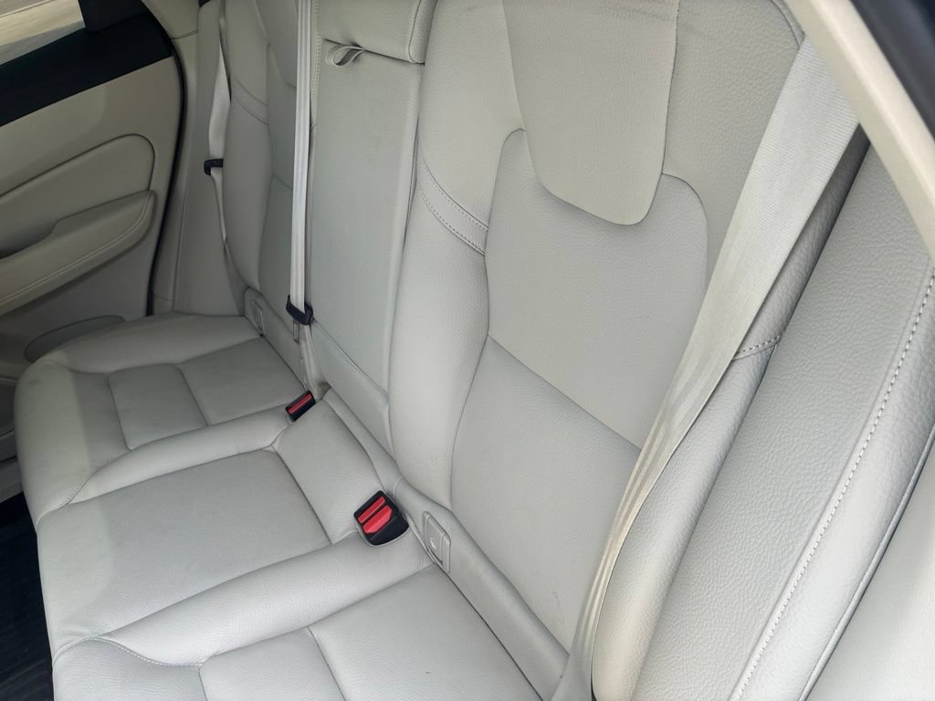 Used 2024 Volvo XC60 B5 Core w/ Protection Package Premier AWD/4WD image 6