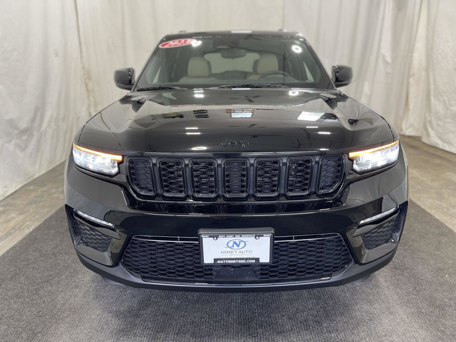 Used 2023 Jeep Grand Cherokee Limited w/ Black Appearance Package image 9