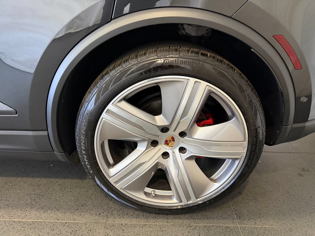 Certified 2025 Porsche Macan 4S Electric AWD/4WD image 11