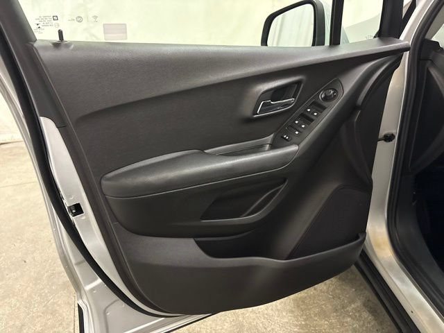 Used 2017 Chevrolet Trax LS FWD image 32