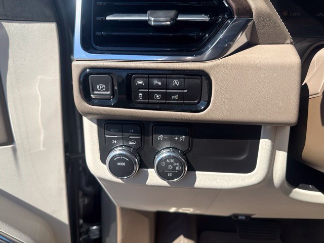 Used 2025 GMC Yukon Denali w/ Sun & Power Step Package AWD/4WD image 29
