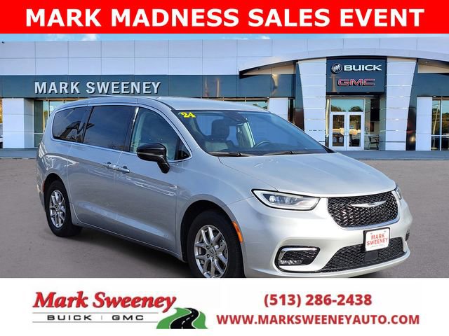 Used 2024 Chrysler Pacifica Touring-L image 3