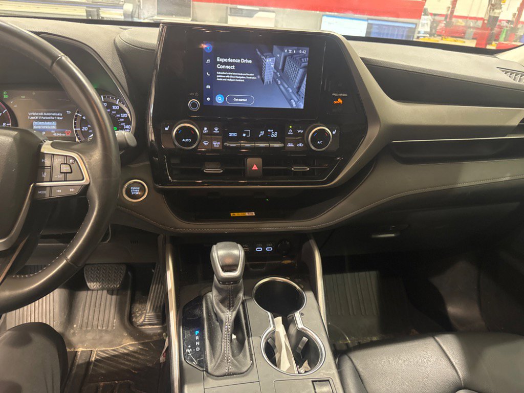Used 2024 Toyota Highlander XLE image 39