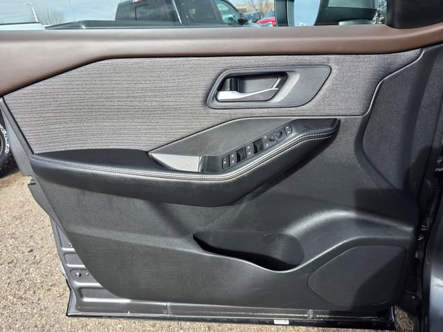 Used 2023 Nissan Rogue SV image 23