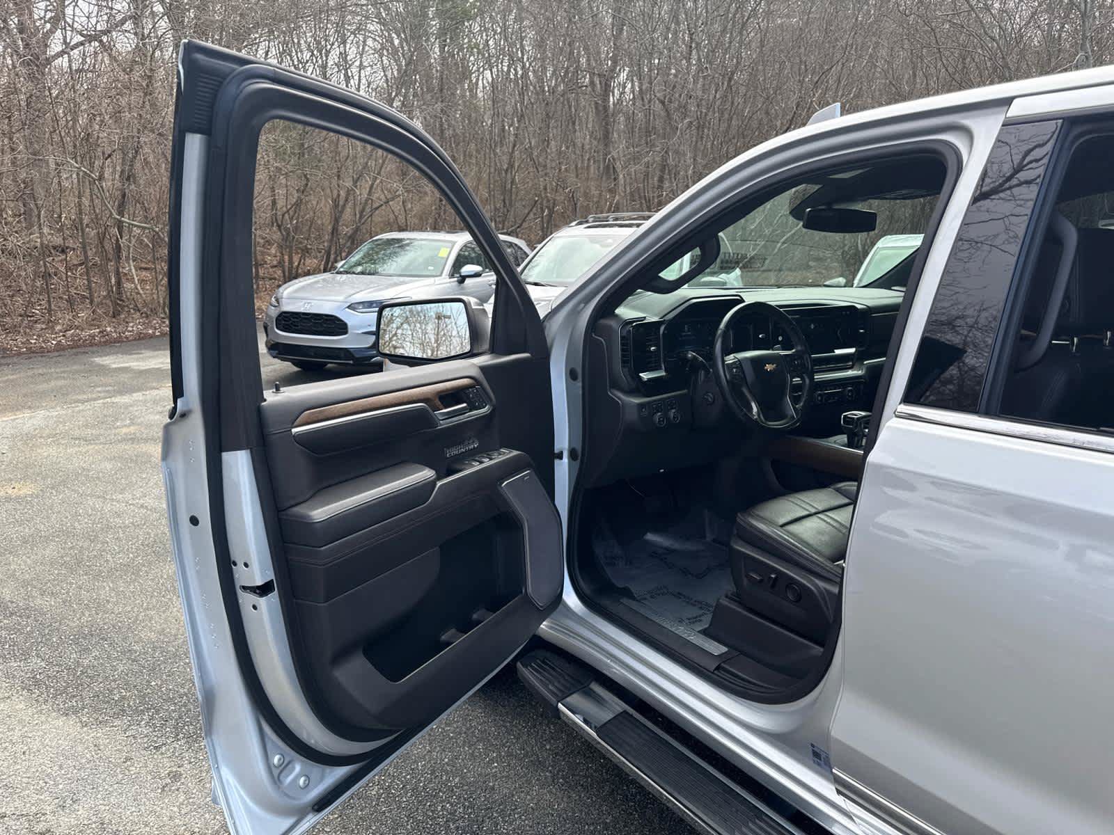Used 2022 Chevrolet Silverado 1500 High Country AWD/4WD image 12
