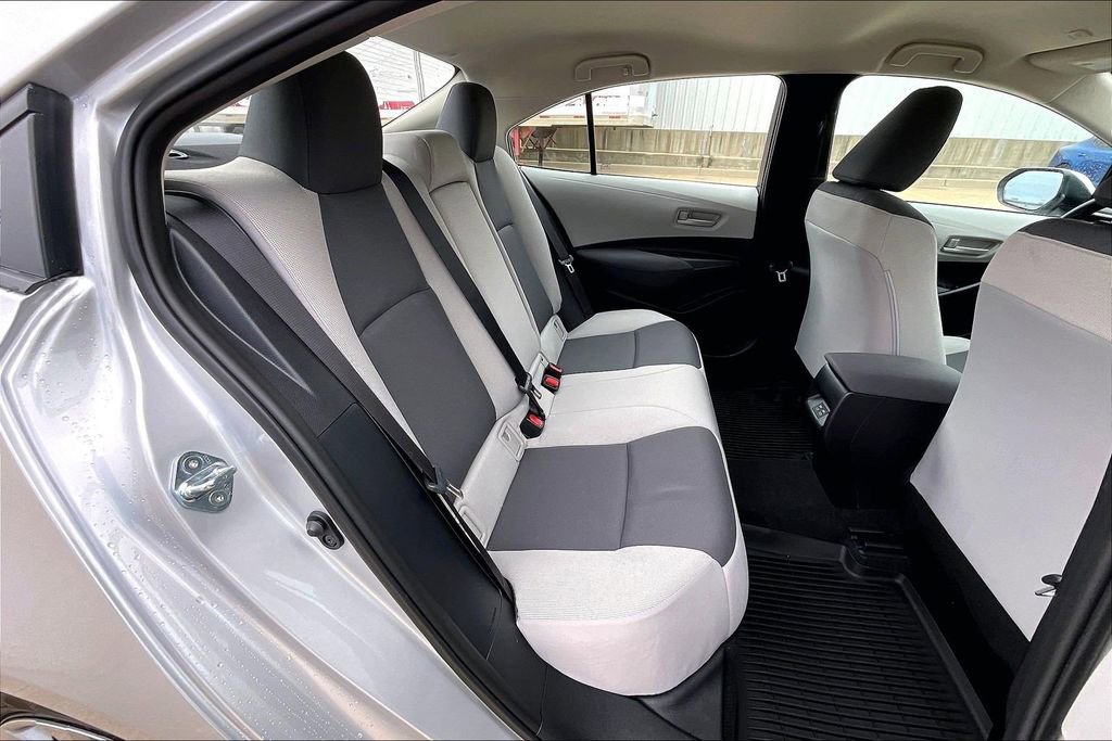 Used 2026 Toyota Corolla LE FWD image 27