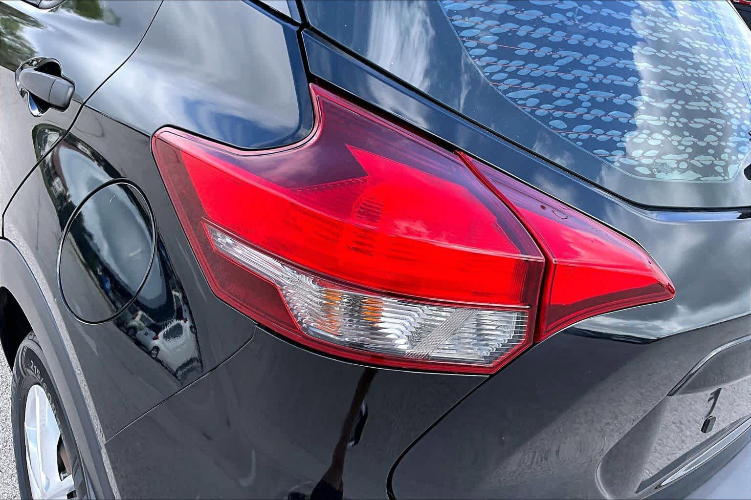 Used 2019 Nissan Kicks S FWD image 29