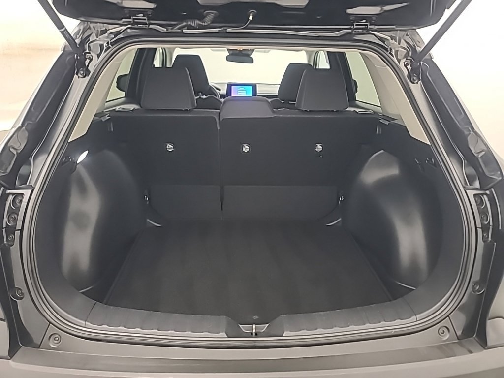 Used 2025 Toyota Corolla Cross LE FWD image 19