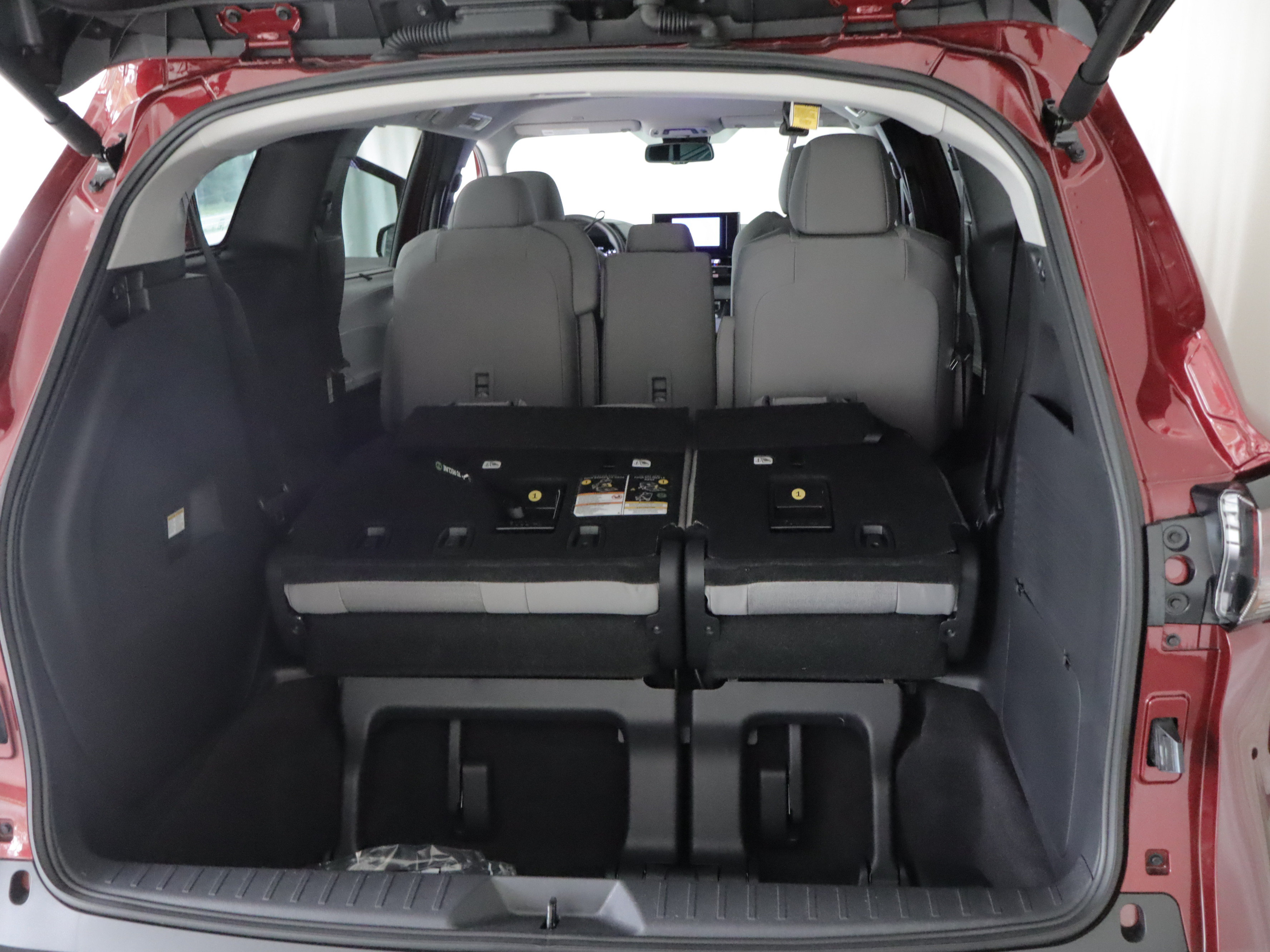Used 2026 Toyota Sienna LE FWD image 20