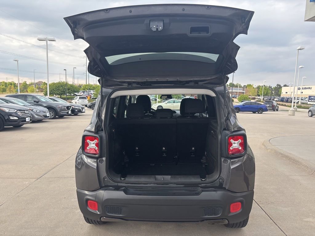 Used 2018 Jeep Renegade Altitude AWD/4WD image 37