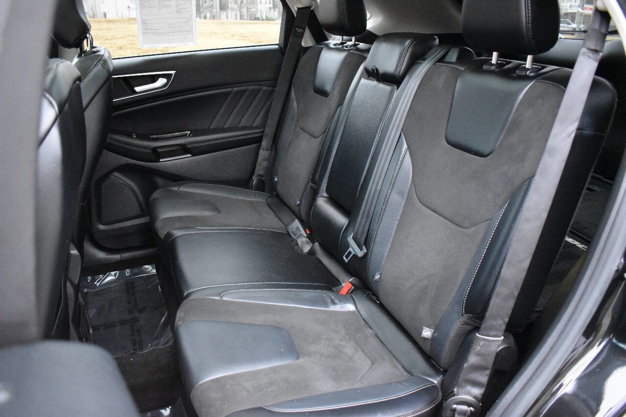 Used 2015 Ford Edge Sport w/ Equipment Group 401A AWD/4WD image 14