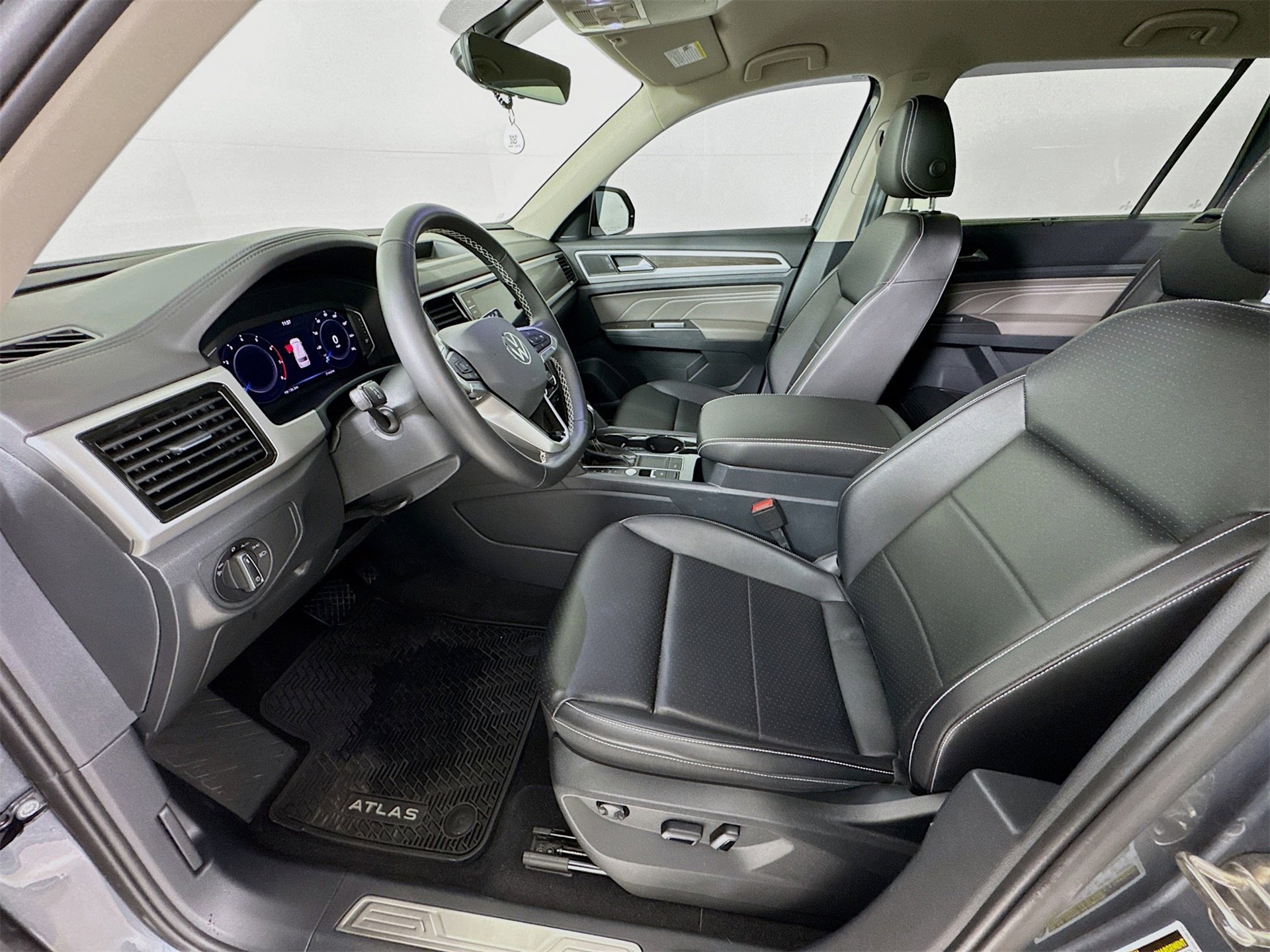 Used 2023 Volkswagen Atlas SE image 21