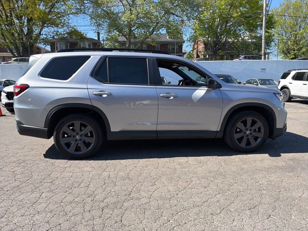 Used 2023 Honda Pilot Sport image 8