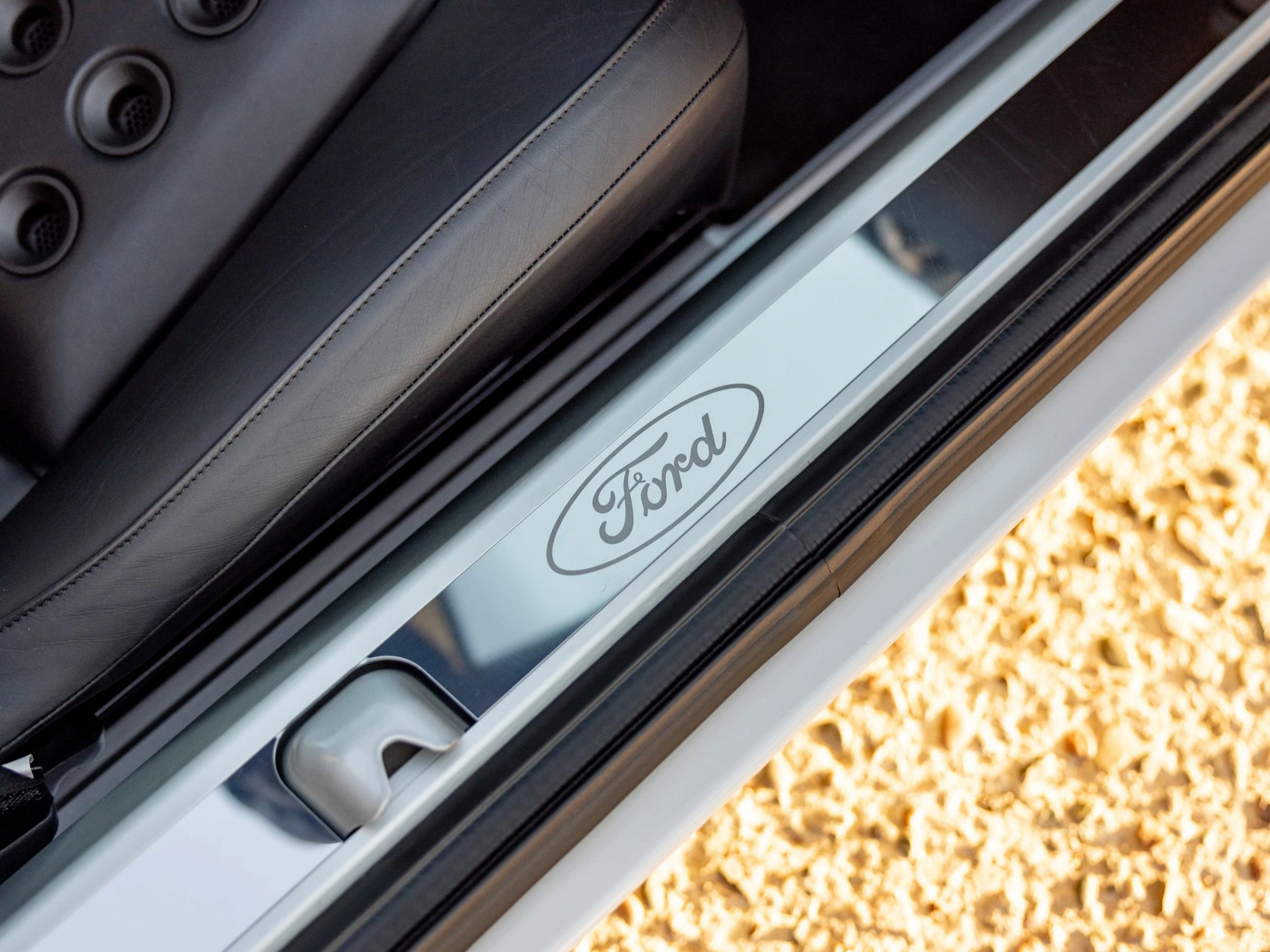 Used 2005 Ford GT image 18