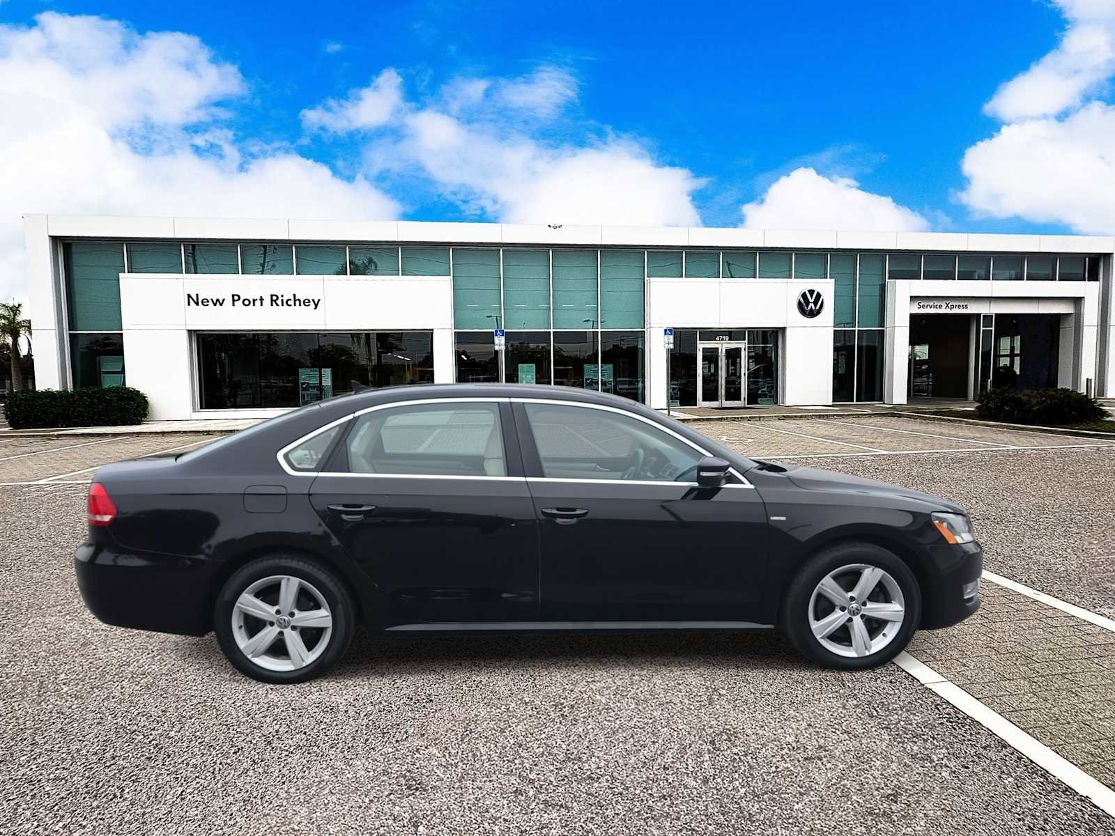 Used 2015 Volkswagen Passat 1.8T Limited Edition image 9