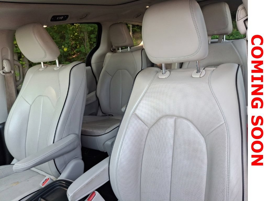 Used 2017 Chrysler Pacifica Platinum FWD image 13