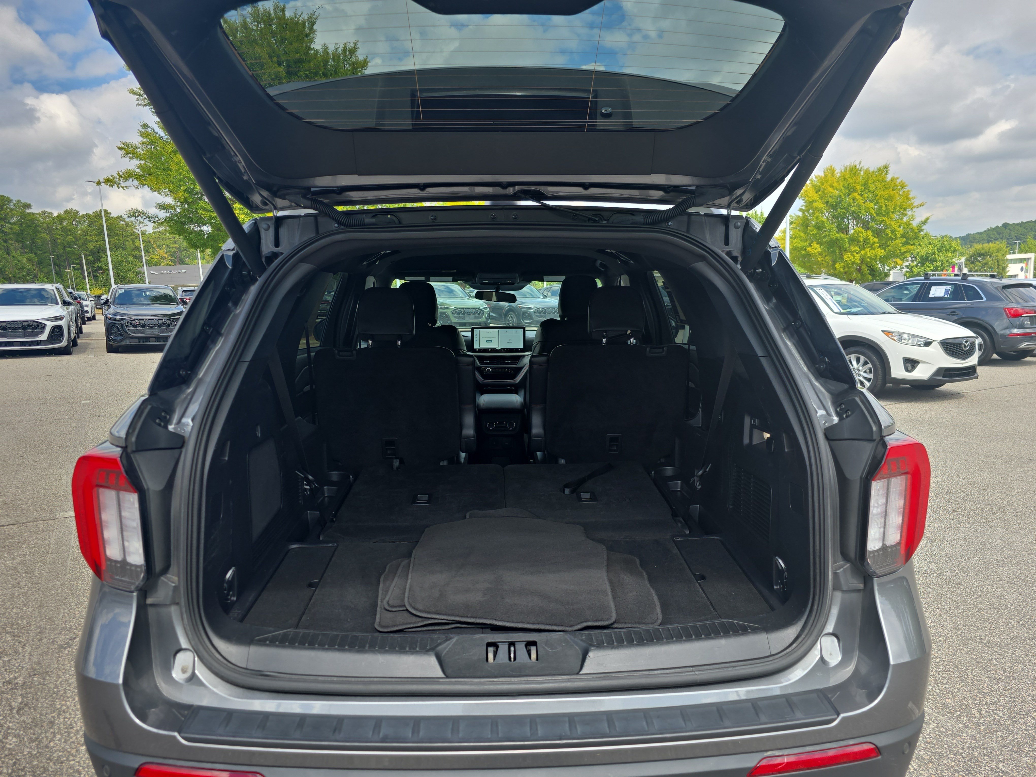 Used 2025 Ford Explorer ST-Line AWD/4WD image 12