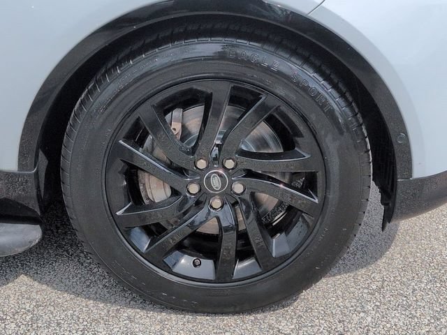 Used 2020 Land Rover Discovery Landmark AWD/4WD image 11