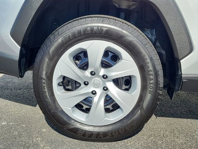 Used 2019 Toyota RAV4 LE FWD image 7