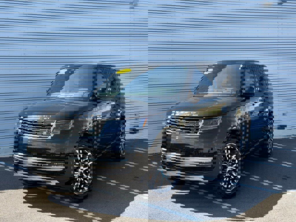 Used 2025 Land Rover Range Rover SE image 1