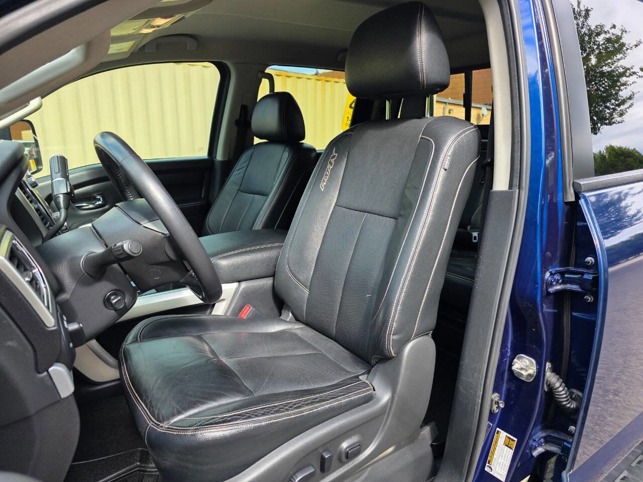 Used 2017 Nissan Titan PRO-4X w/ Pro-4x Convenience Package image 16