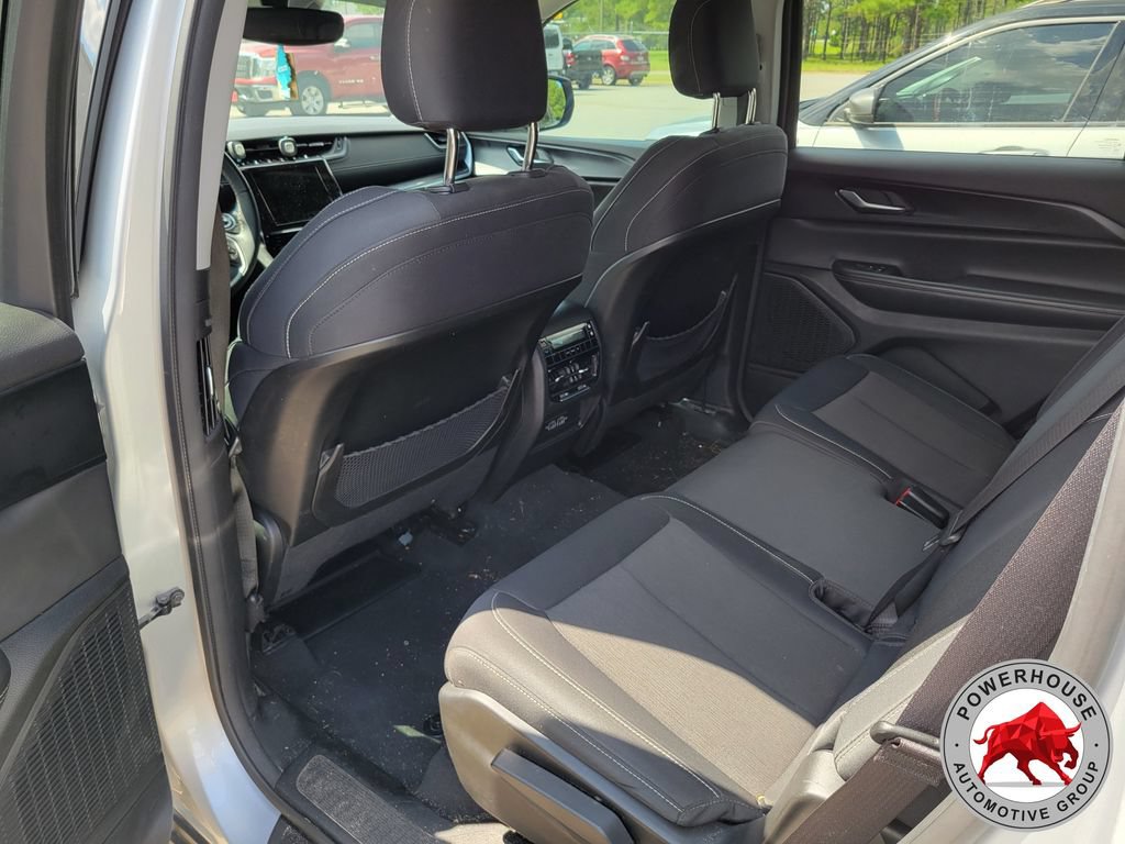 Used 2023 Jeep Grand Cherokee L Laredo AWD/4WD image 13