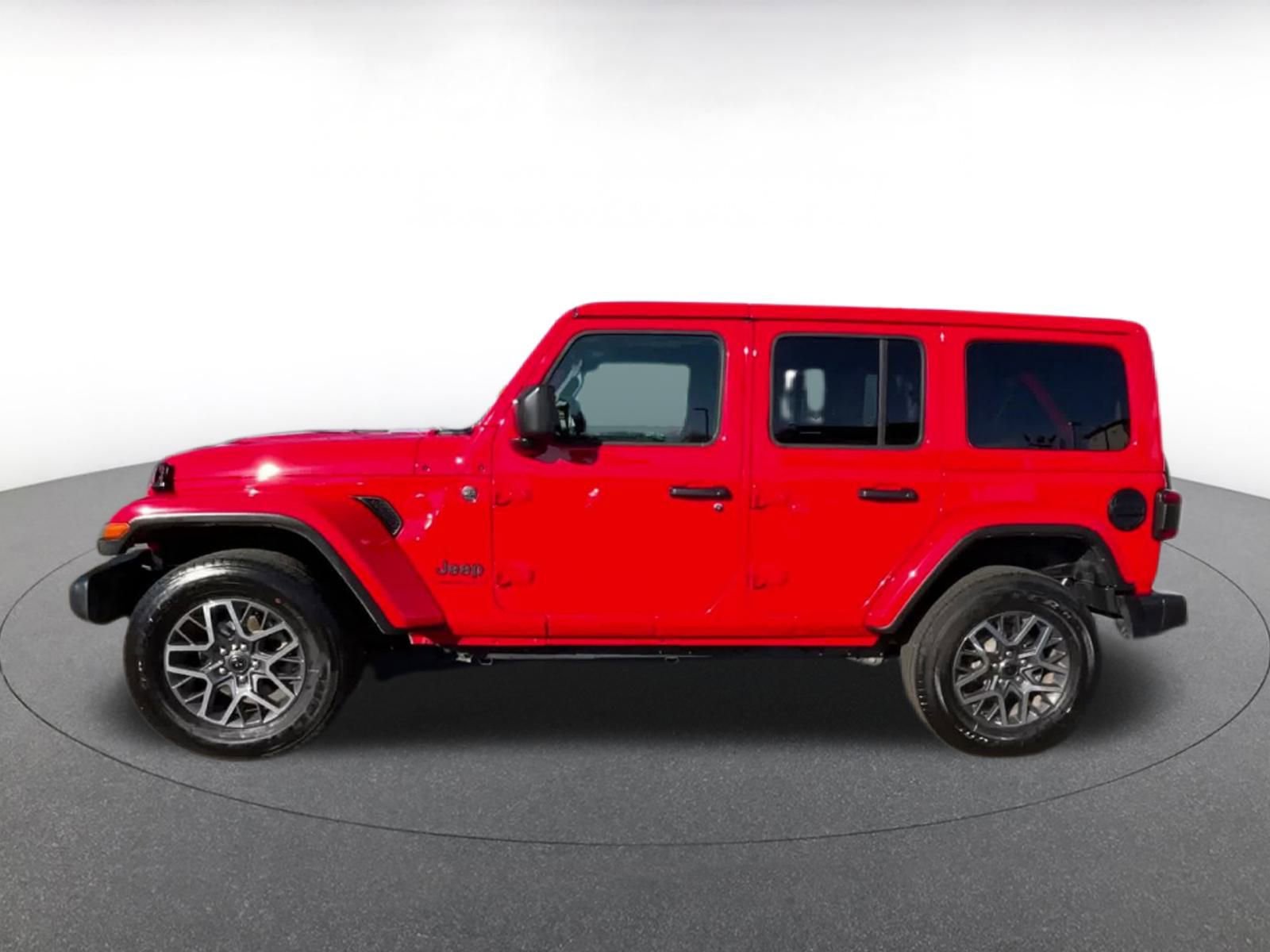 Used 2025 Jeep Wrangler Sahara image 4