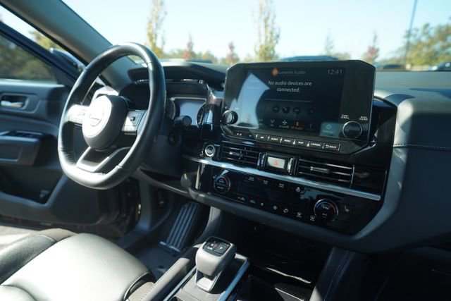 Used 2023 Nissan Pathfinder SL image 32
